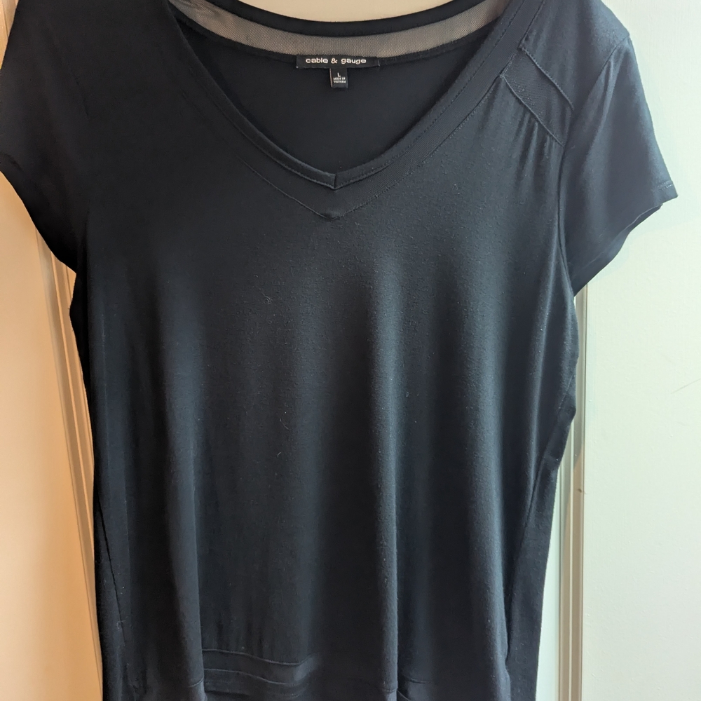 Cable & Gauge Black Short Sleeve V-Neck Top
